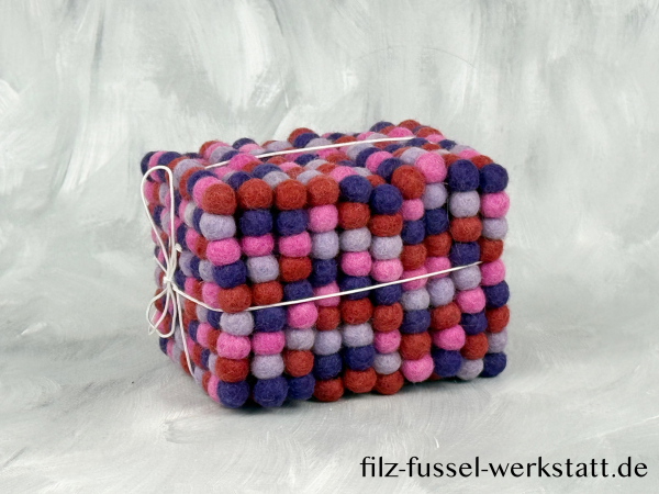 Preview: Filz, Glasuntersetzer, Tischdeko, Untersetzer, Filzkugeln, lila/rosa, eckig, Ø 10 cm