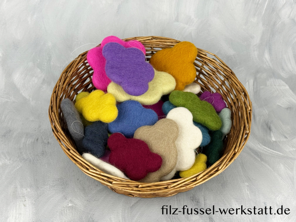 gefilzte Wolken mit Anhänger