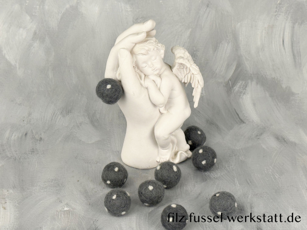 Filzkugeln 10 Stück grau mit weißen Punkten, mit Anhänger, ca. 2,2 cm - 2,4 cm
